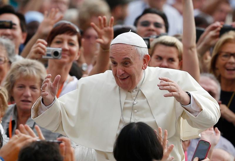 Papa Franjo: ''Roditelji trebaju podržati svoju gay djecu''